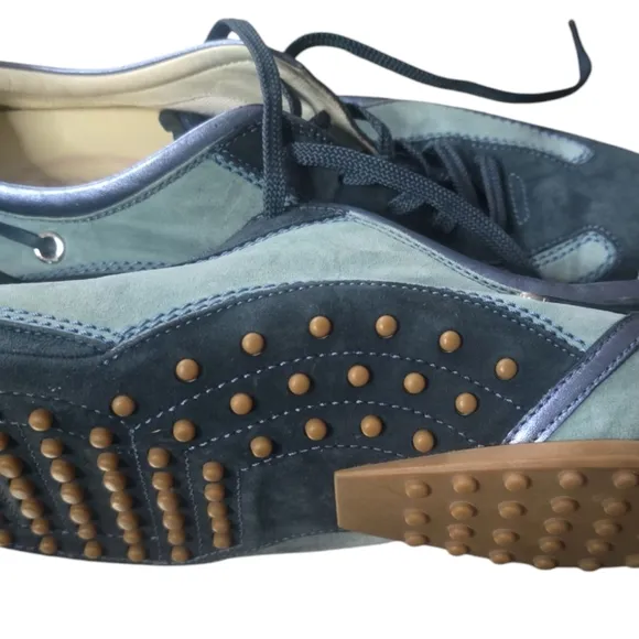 EUC Tod’s Womens Suede Sneakers