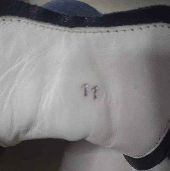 EUC Tod’s Womens Suede Sneakers