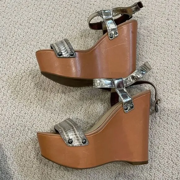 EUC Vera Wang Tan/Silver Leather Wedge Ankle Strap Sandals Size 9