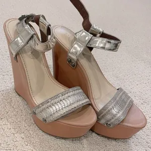 EUC Vera Wang Tan/Silver Leather Wedge Ankle Strap Sandals Size 9
