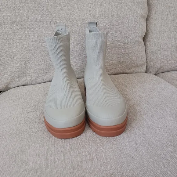 Everlane nude and tan socks combat boots