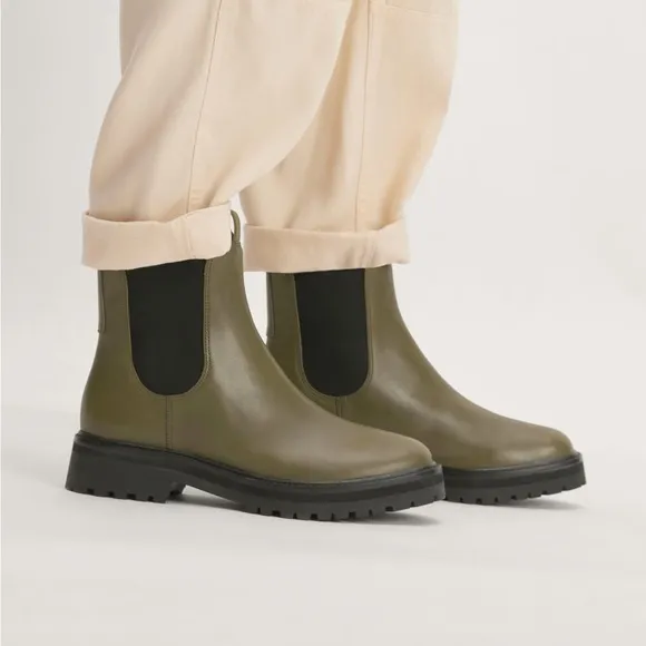 Everlane The Lug Chelsea Boot in Beech