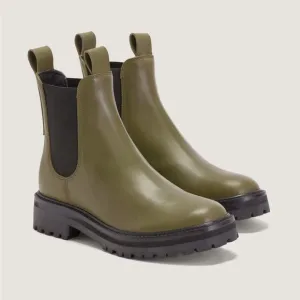 Everlane The Lug Chelsea Boot in Beech