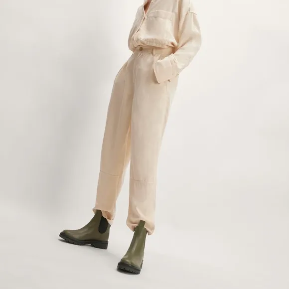 Everlane The Lug Chelsea Boot in Beech