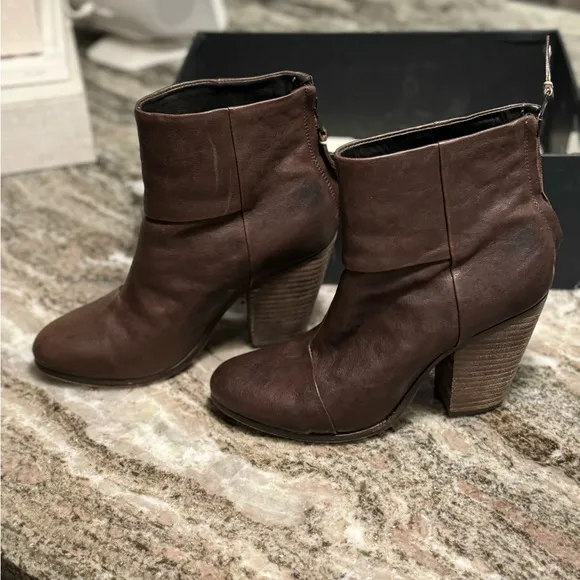 Excellent Condition -‎ Rag &amp; Bone Classic Newbury ankle boot - celeb favorite!⭐️