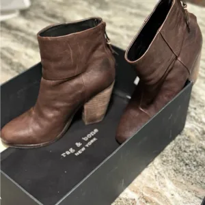 Excellent Condition -‎ Rag &amp; Bone Classic Newbury ankle boot - celeb favorite!⭐️