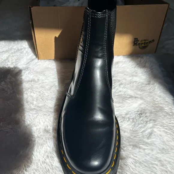 Excellent Condition Women’s Chelsea Boots by Doc Marten New without tags