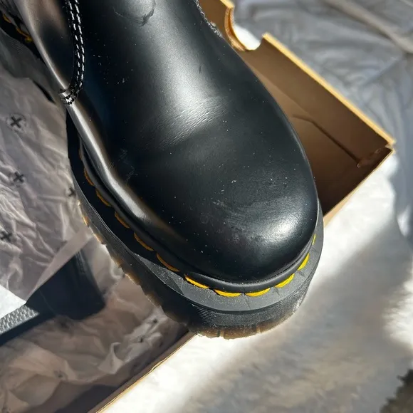 Excellent Condition Women’s Chelsea Boots by Doc Marten New without tags