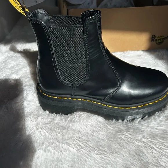 Excellent Condition Women’s Chelsea Boots by Doc Marten New without tags