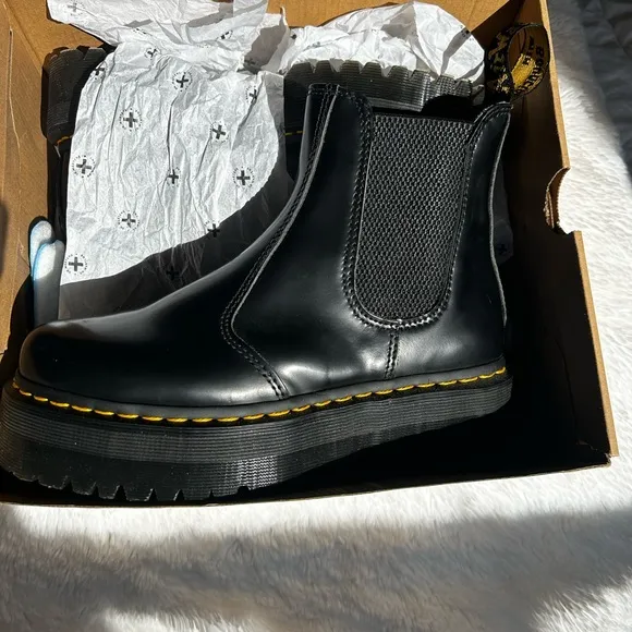 Excellent Condition Women’s Chelsea Boots by Doc Marten New without tags