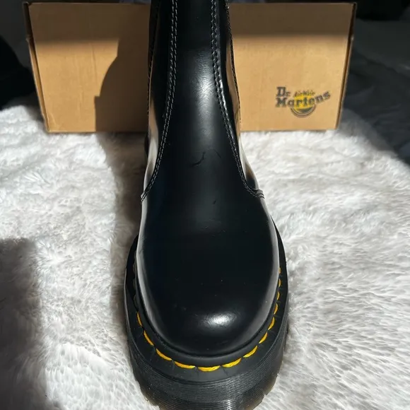 Excellent Condition Women’s Chelsea Boots by Doc Marten New without tags