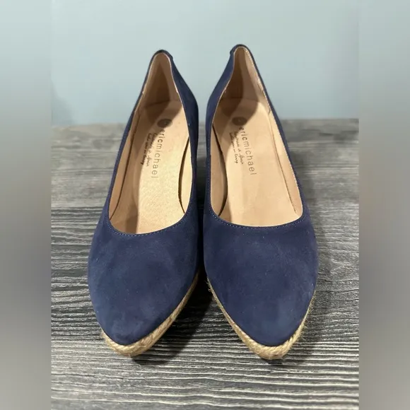Excellent, like new condition Eric Michael “Teva” Navy Suede Espadrilles, US 7.5