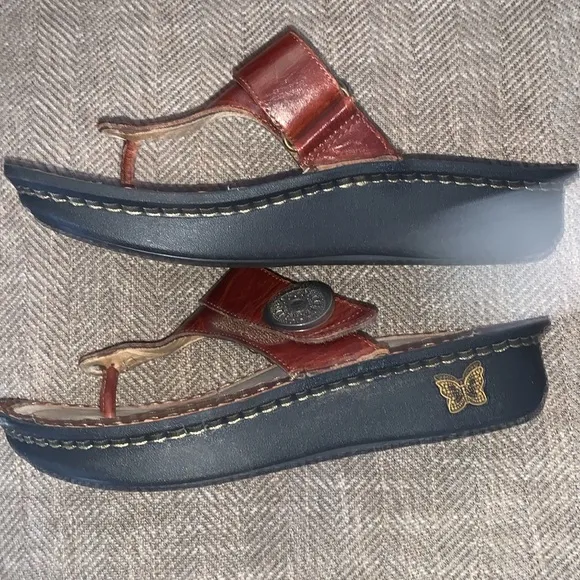 Excellent Preowned Condition Alegria Sandals Leather upper Size 38. Very Cute.
