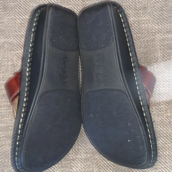 Excellent Preowned Condition Alegria Sandals Leather upper Size 38. Very Cute.