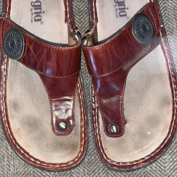 Excellent Preowned Condition Alegria Sandals Leather upper Size 38. Very Cute.
