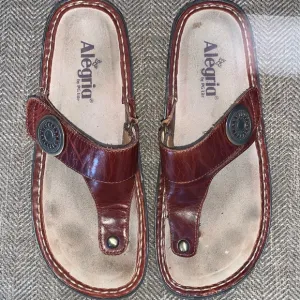 Excellent Preowned Condition Alegria Sandals Leather upper Size 38. Very Cute.
