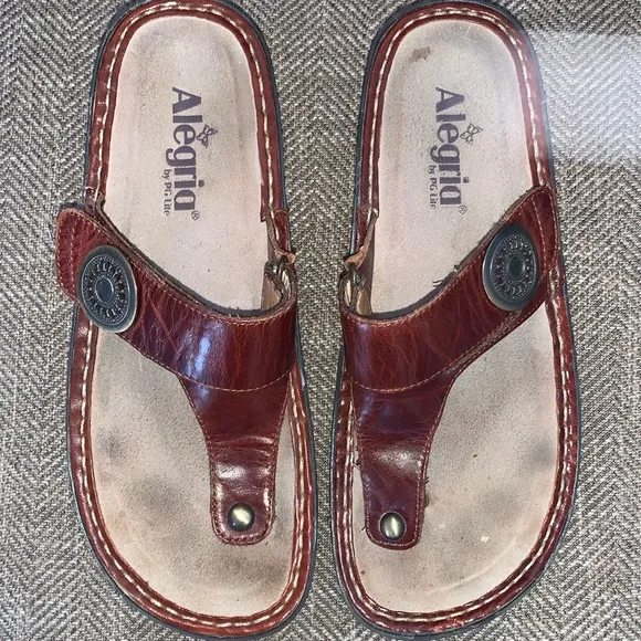 Excellent Preowned Condition Alegria Sandals Leather upper Size 38. Very Cute.