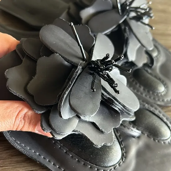 Farm Rio Flower Thong Sandals in black size 9