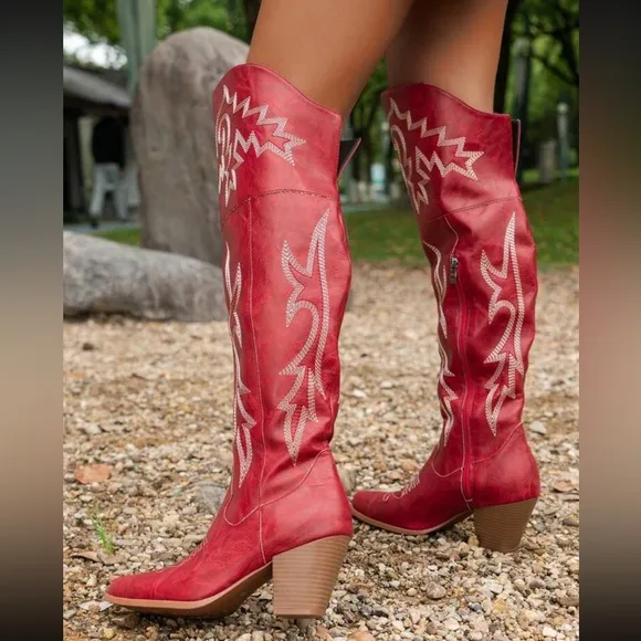 Fashionable Square Toe Chunky Heel Western Style Embroidered Boots