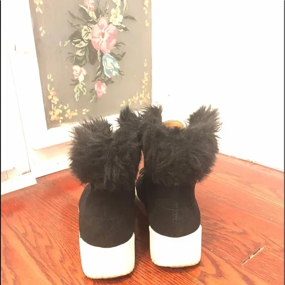 Faux fur Bettye black suede wedge boot sneaker