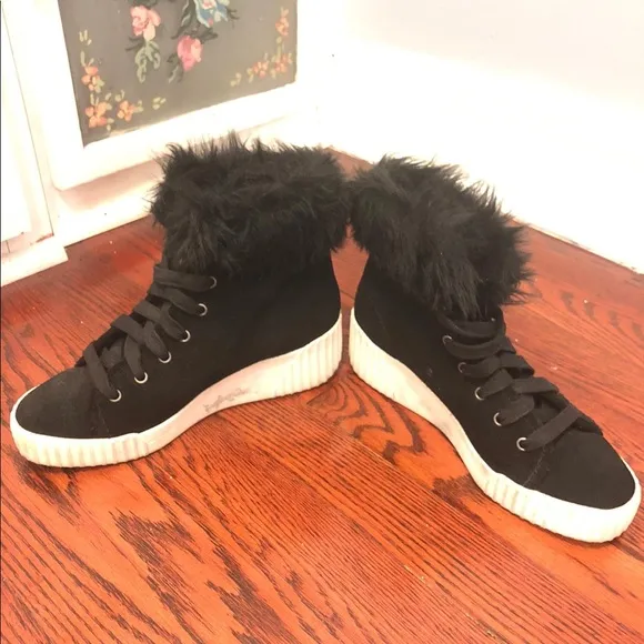 Faux fur Bettye black suede wedge boot sneaker