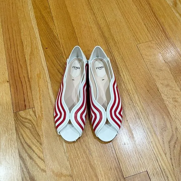 Fendi Peep Toe Summer Flats Womens Size 7.5 Red Leather Wave READ DESCRIPTION