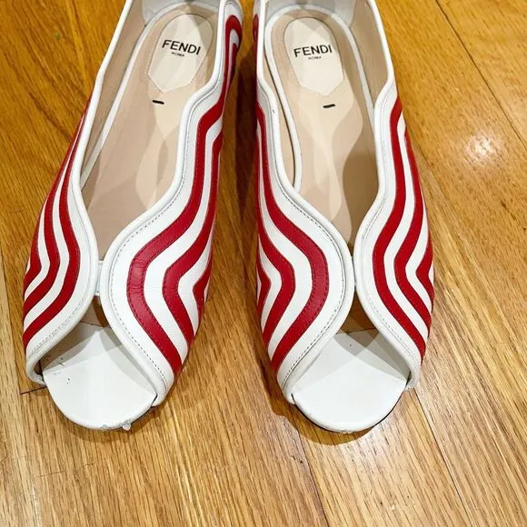 Fendi Peep Toe Summer Flats Womens Size 7.5 Red Leather Wave READ DESCRIPTION