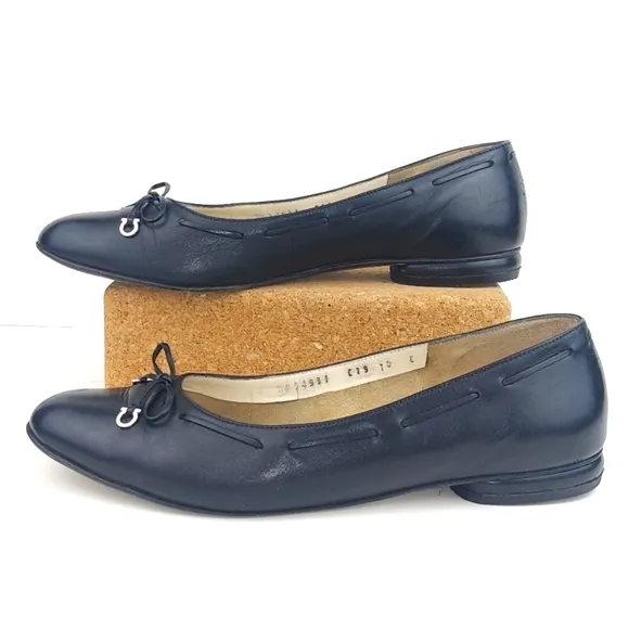 Ferragamo Wide Logo Bow Tie Black Leather Vintage Ballerina Flats Size 10 C