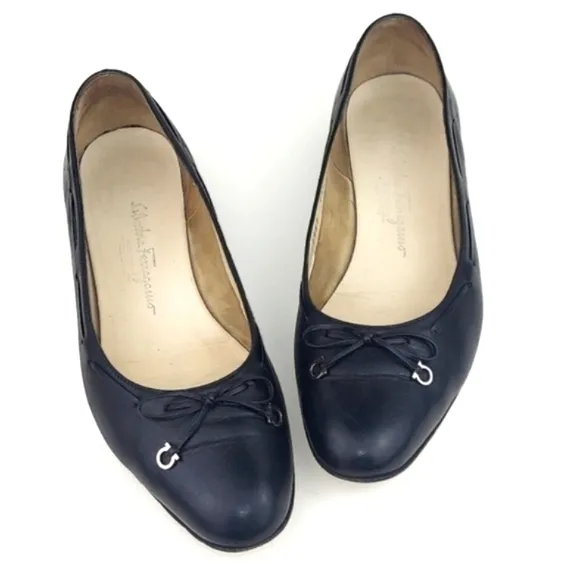 Ferragamo Wide Logo Bow Tie Black Leather Vintage Ballerina Flats Size 10 C