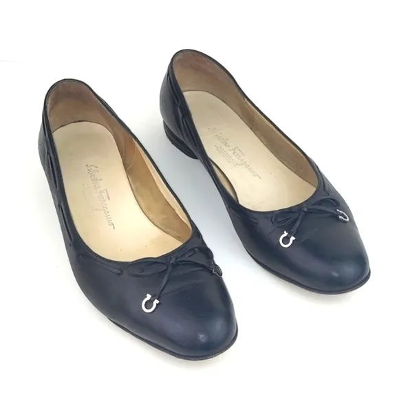 Ferragamo Wide Logo Bow Tie Black Leather Vintage Ballerina Flats Size 10 C