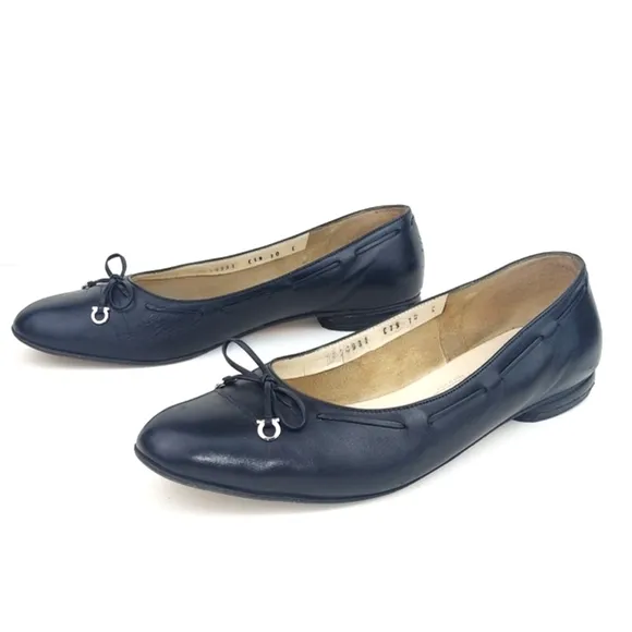 Ferragamo Wide Logo Bow Tie Black Leather Vintage Ballerina Flats Size 10 C