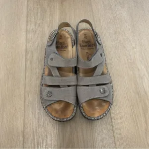 Finn Comfort Gomera Sandals in Stone gray old brass 40