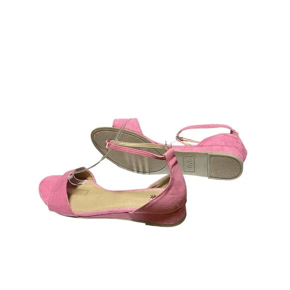 Fiomi Women's Size‎ 10 Pink Faux Suede Ankle Strap Sandals With Buckle Closure