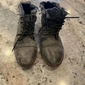 Free People 7.5-8/38 Vaughn Gray Leather Distressed Crochet Trim Combat Boots