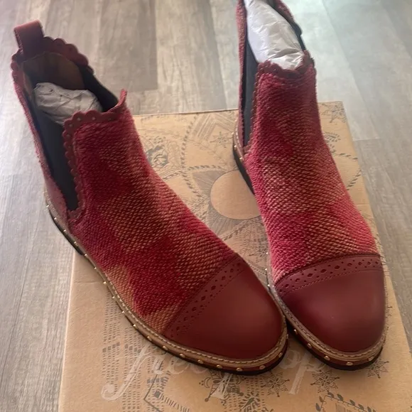 Free people atlas Chelsea boots