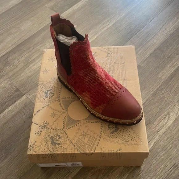 Free people atlas Chelsea boots