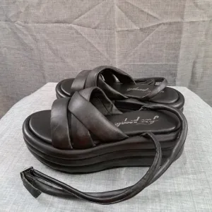 Free People Black Leather Slip On Platform Sandals Sz 7 Women ( Worn Once )