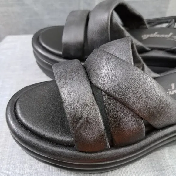 Free People Black Leather Slip On Platform Sandals Sz 7 Women ( Worn Once )