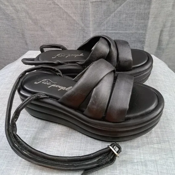 Free People Black Leather Slip On Platform Sandals Sz 7 Women ( Worn Once )