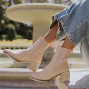 Free People ESSENTIAL CHELSEA Boots in Sandy Beige Leather *Spain*