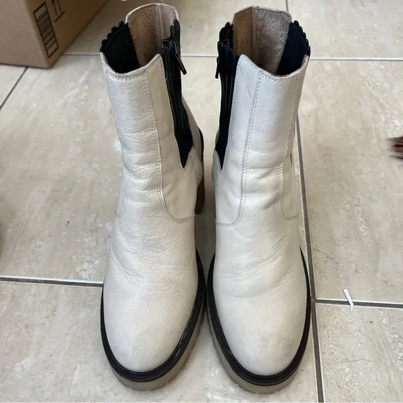 FREE PEOPLE James Chelsea Boots Off White Womens Size 9 1/2