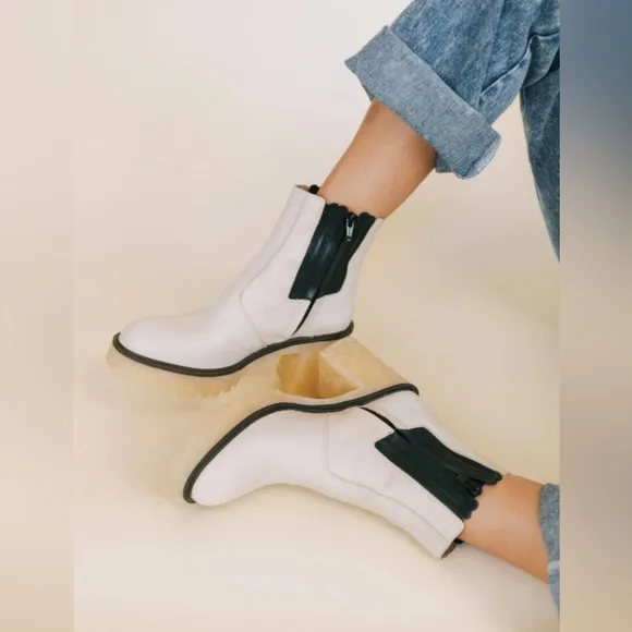 FREE PEOPLE James Chelsea Boots Off White Womens Size 9 1/2