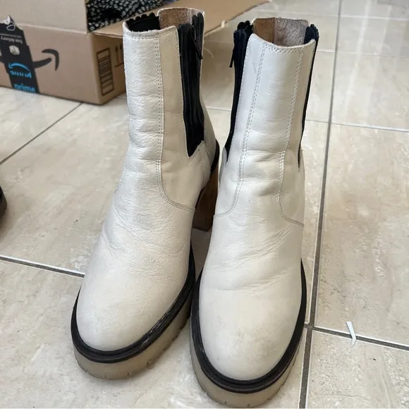 FREE PEOPLE James Chelsea Boots Off White Womens Size 9 1/2