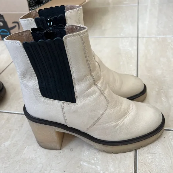 FREE PEOPLE James Chelsea Boots Off White Womens Size 9 1/2