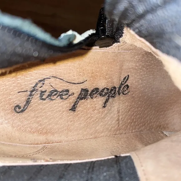 FREE PEOPLE James Chelsea Boots size 40 off white