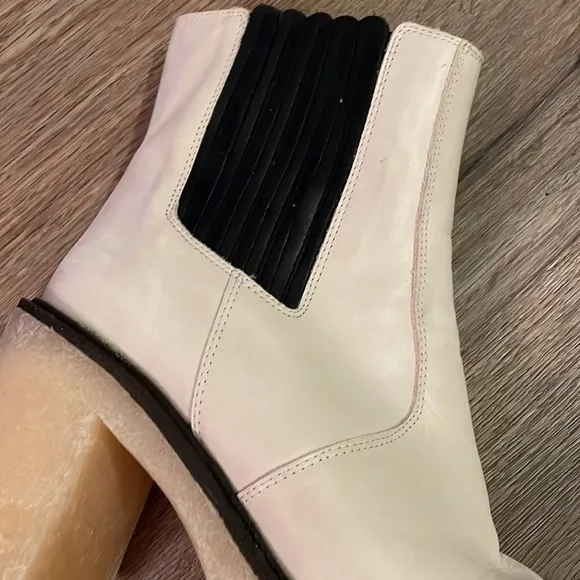FREE PEOPLE James Chelsea Boots size 40 off white