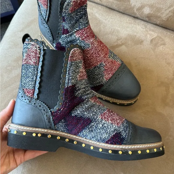 Free People Leather Textile Atlas Chelsea Pull On Boots Blue Kilim Size 9