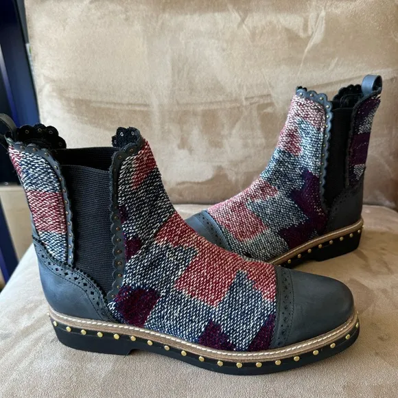 Free People Leather Textile Atlas Chelsea Pull On Boots Blue Kilim Size 9