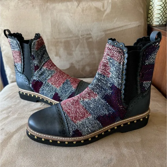 Free People Leather Textile Atlas Chelsea Pull On Boots Blue Kilim Size 9