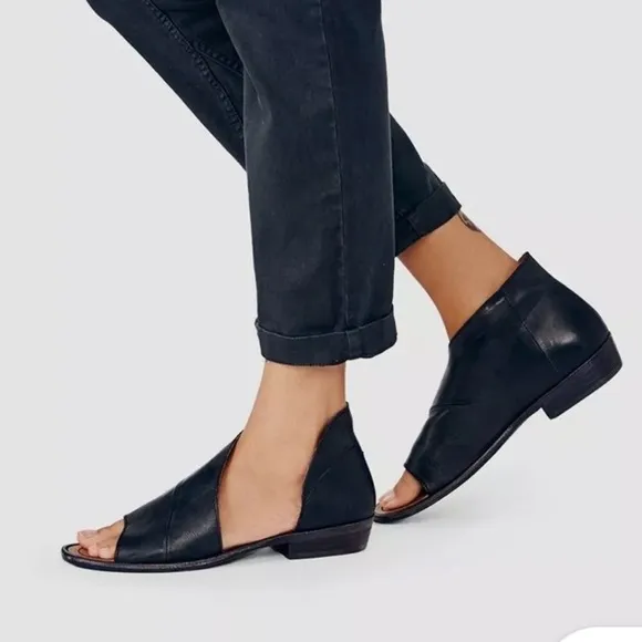 Free People - Mont Blanc Open Toe Sandal in Dark Grey Flats Slip On Shoes